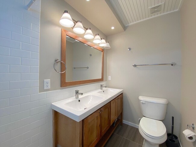 Building Photo - West El Paso 4bed/3.5bath Townhome