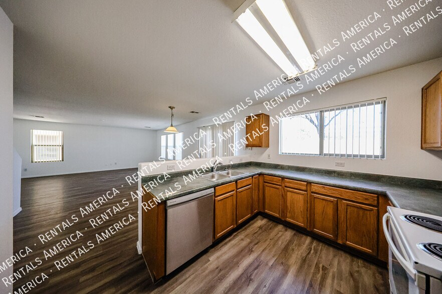 Building Photo - 9410 W Virginia Ave