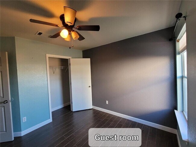 Building Photo - 204 Phillips St