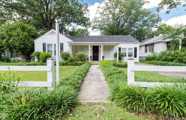 Primary Photo - 700 N Tyler St