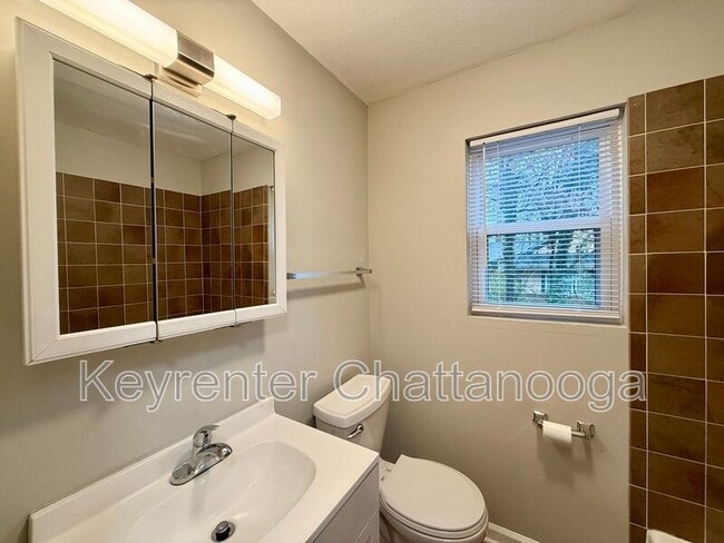 Building Photo - 305 Sunrise Ln