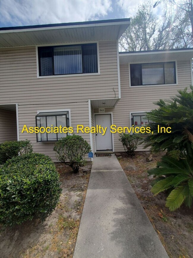 Building Photo - 2 bed/1.5 baths in Shell Rock Villas- 2 We...