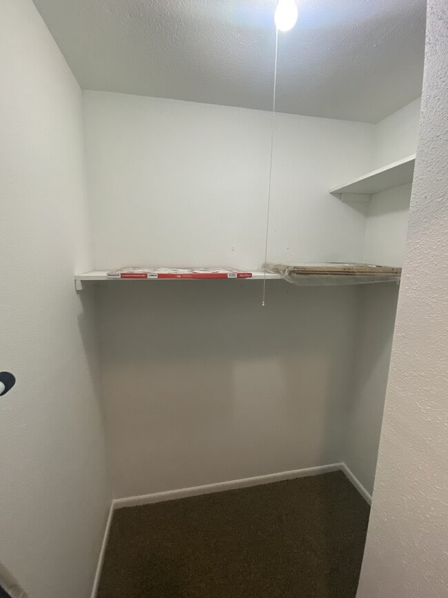 Building Photo - 992 Park Meadow Dr