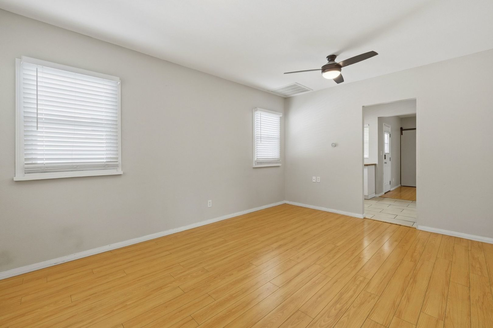 Building Photo - 10412 Eldora Ave