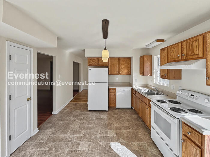 Building Photo - 1909 Greenstone Ct