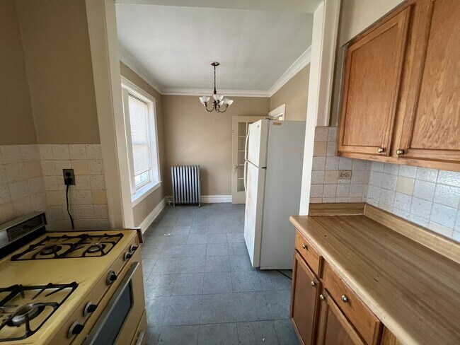 Building Photo - East Albany Park Apts!