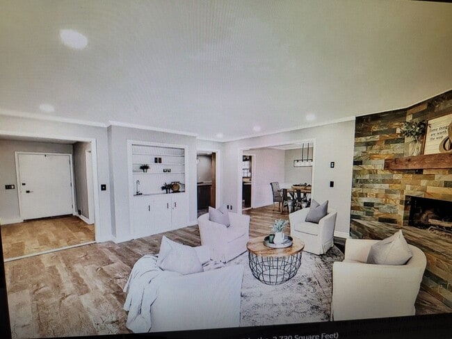 Building Photo - 3 Bed  2 1/2 Bath