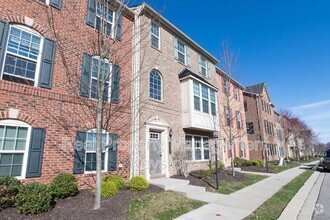 Building Photo - 1719 St Johns Ln
