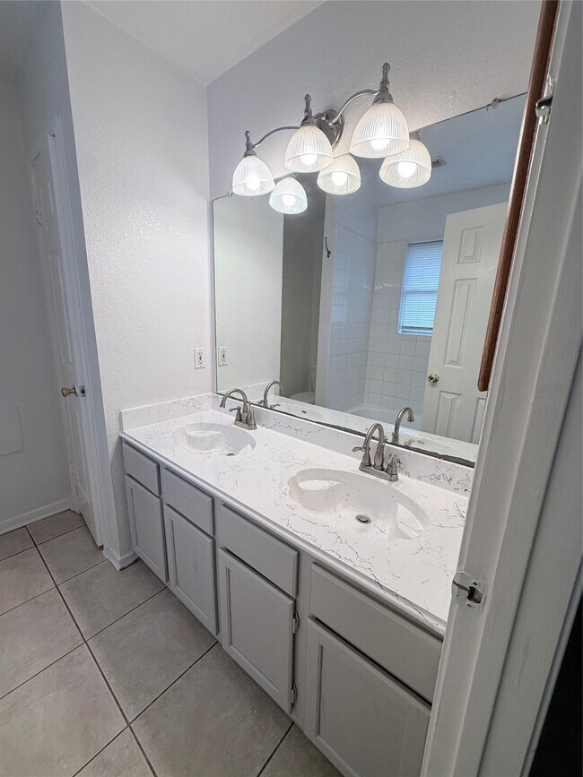 Building Photo - 6430 Garden Canyon Dr