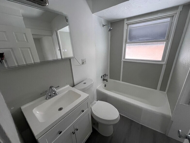 Building Photo - 4302 W 30th St