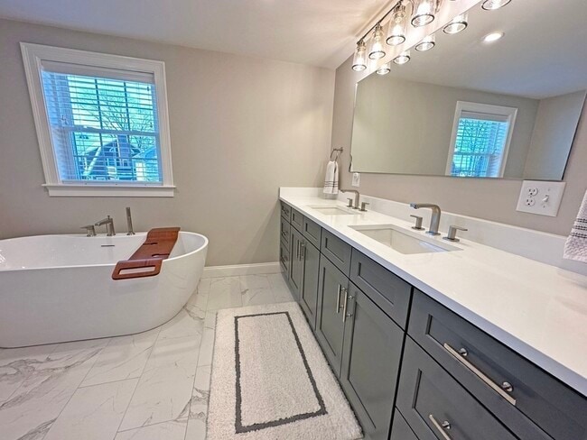 Building Photo - 99 Westchester Rd