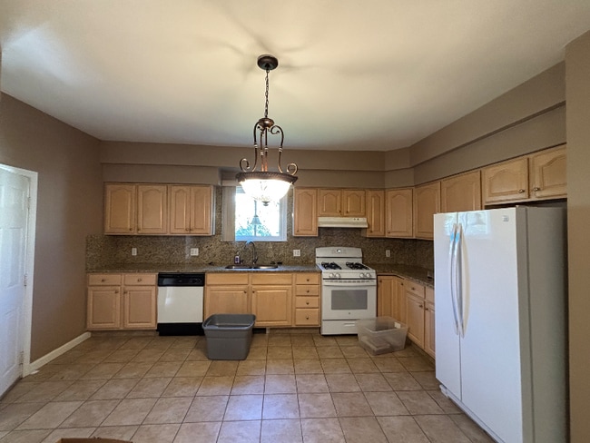 Building Photo - 53 Clemence St