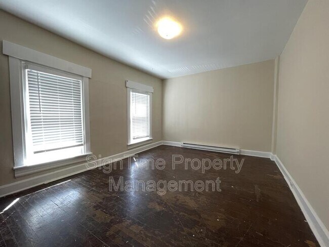 Building Photo - 48 E Franklin St