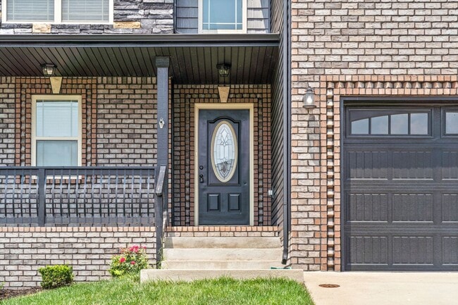 Building Photo - Gorgeous Single-Family with a Large Fenced Backyard!