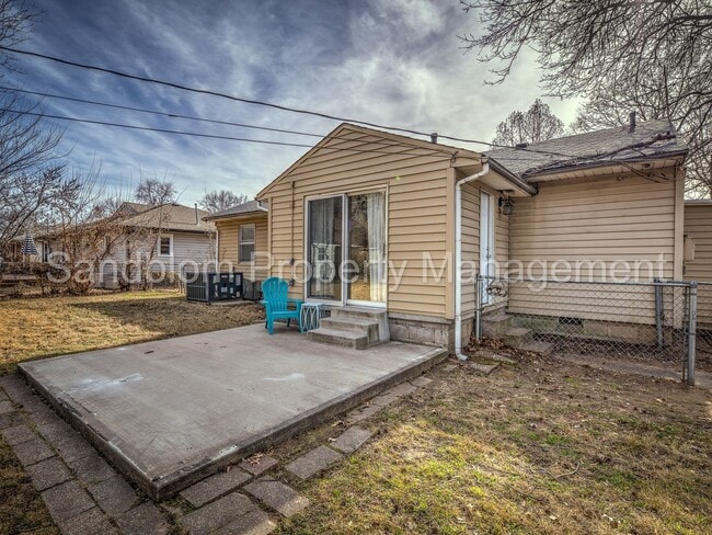 Building Photo - FOR LEASE | Brookside | $1300 Rent + $1300...