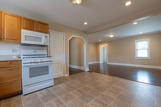 Building Photo - BEAUTIFUL 3 Bedroom Home in Little Creek!