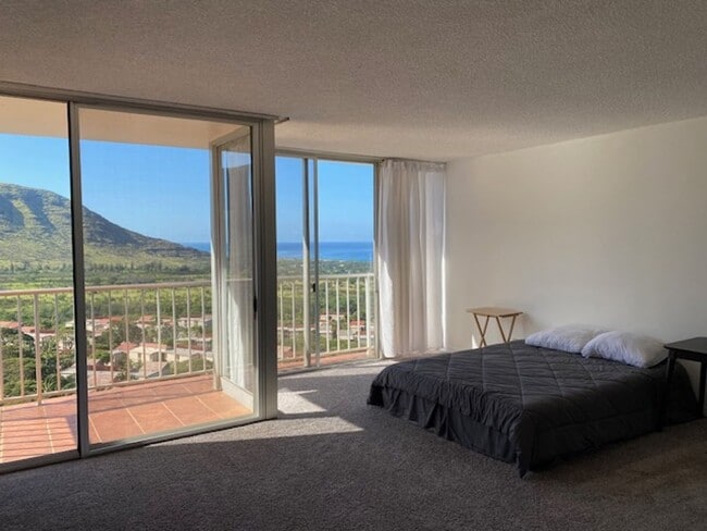 Building Photo - Makaha Valley Towers