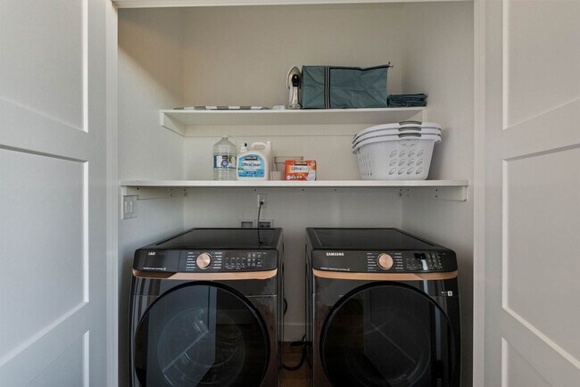 Building Photo - 1288 Cohasset Crest N