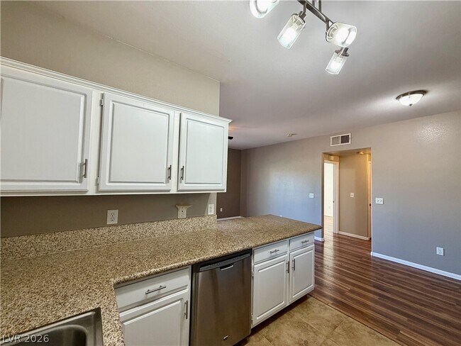 Building Photo - 5650 E Sahara Ave