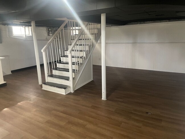 Building Photo - 4 Bedroom House