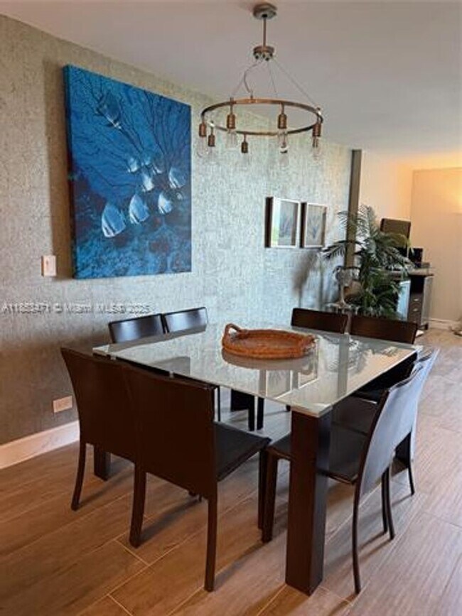 Building Photo - 2301 Collins Ave