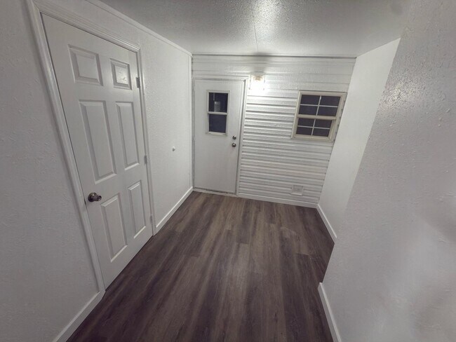 Building Photo - 3000 Clarcona RoadUnit 2828