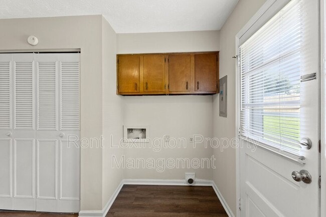 Building Photo - 4029 Victoria Way