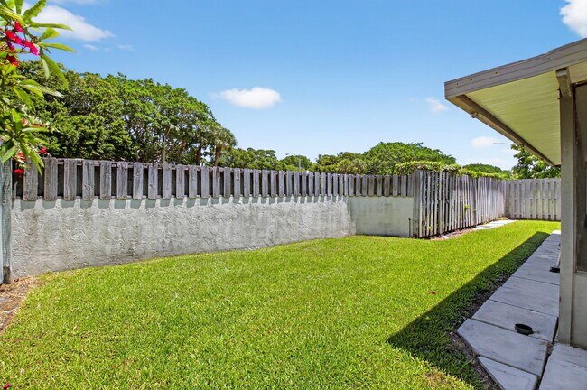 Building Photo - 45 Baytree Cir