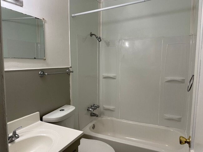 Building Photo - Three Bedroom Home in Gastonia