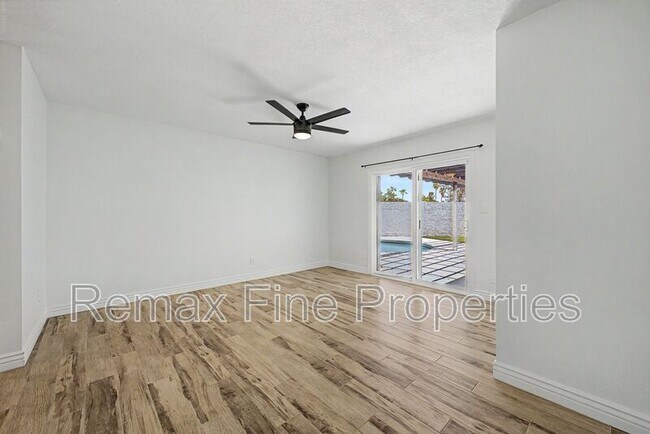 Building Photo - 5228 E Karen Dr