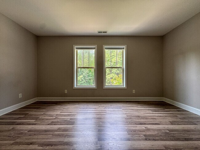 Building Photo - Gorgeous 4 Bed 2.5 Bath Home in West Gate