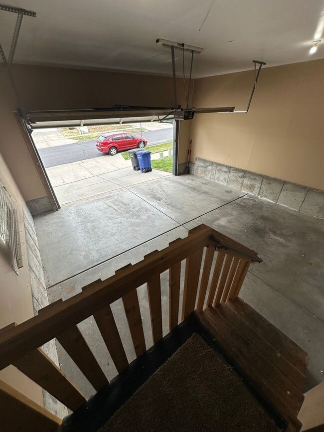Building Photo - Great Family Home in Excellent West Jordan...