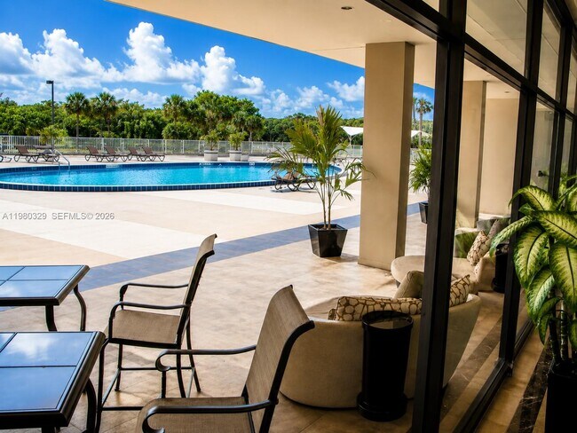Building Photo - 400 Kings Point Dr