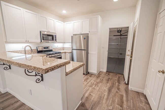 Building Photo - The Palisades -  3 Bedroom Townhome for Rent in Stevenson Ranch!