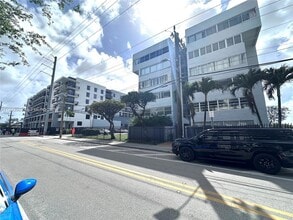 Building Photo - 750 NW 43rd Ave