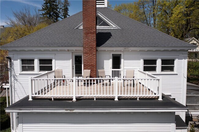 Building Photo - 40 Lakeview Cir