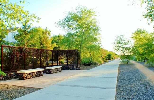 Building Photo - 1319 S Sabino Dr