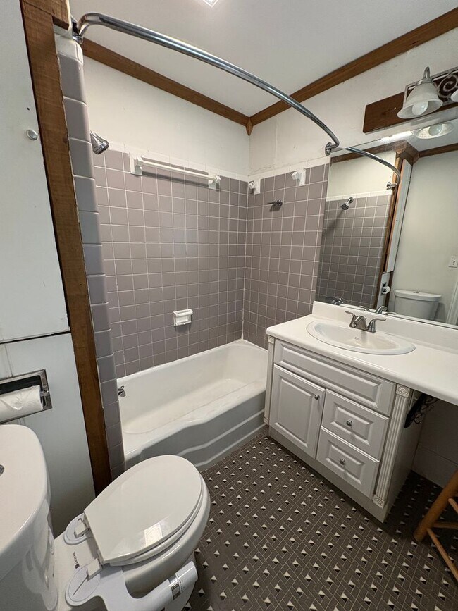 Building Photo - 3 bedroom 3 bath in Spartanburg!!