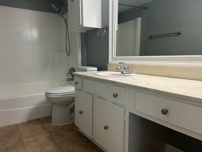 Building Photo - 359 N Post Oak Ln