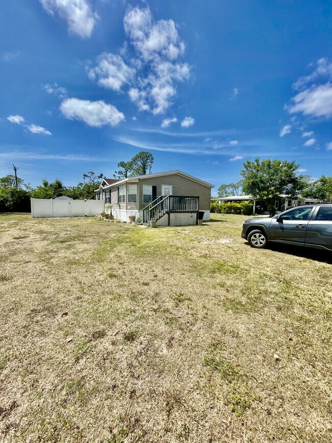 Building Photo - 19621 N Tamiami Trl