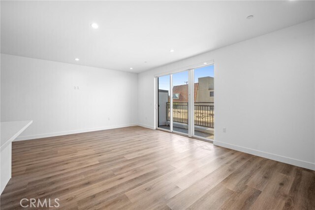 Building Photo - 10657 Moorpark St