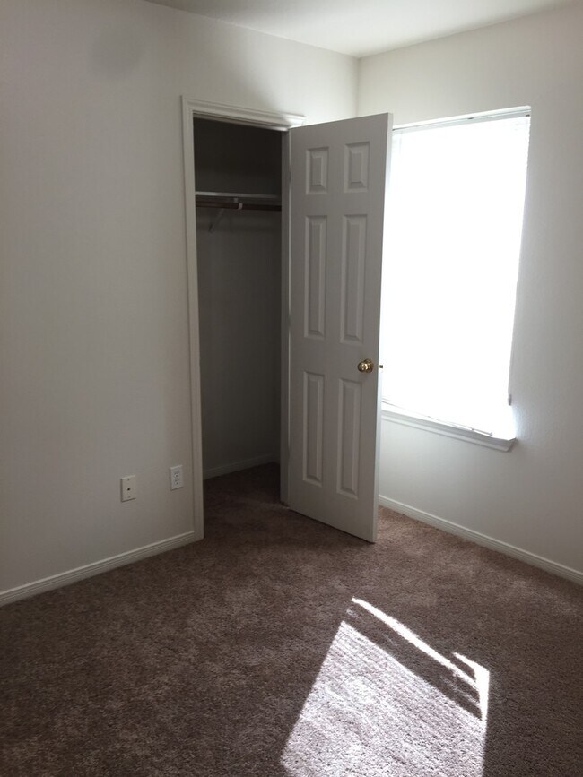 Building Photo - 1430 Shoshoni Trail