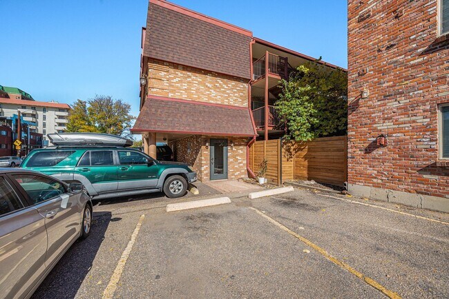 Building Photo - Spacious 1 Bed 1 Bath in the heart of Capi...