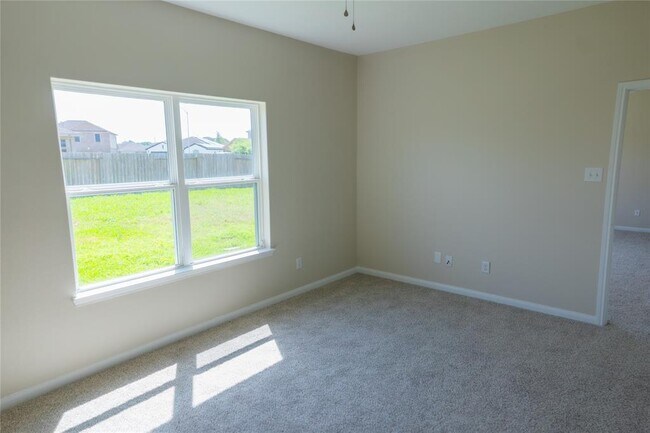 Building Photo - 5123 Harbor Palm Dr