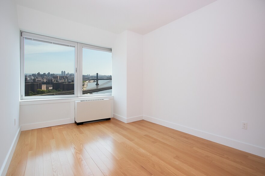 Building Photo - 135 John St