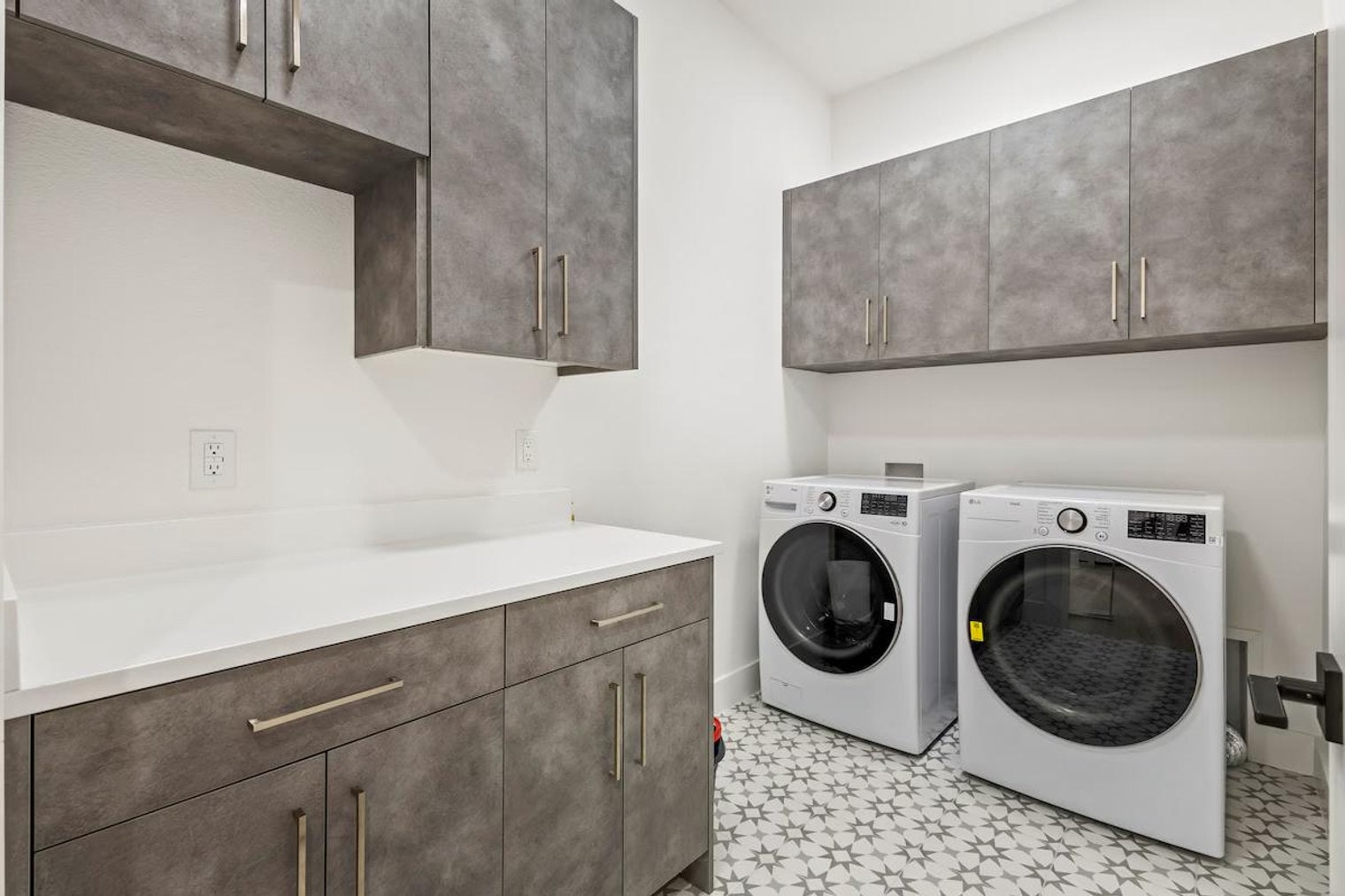 Building Photo - 2801 Cherrywood Ave