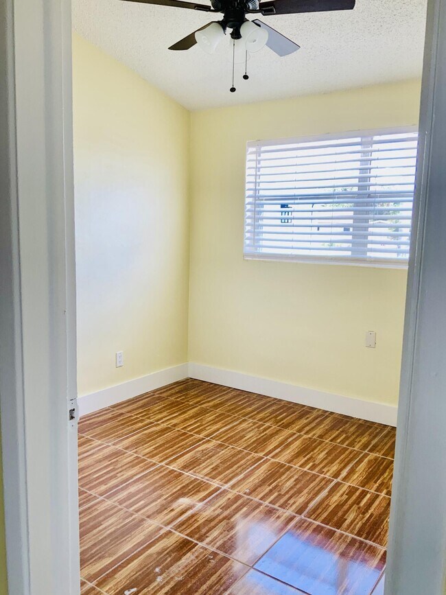 Building Photo - 747 Orchid Dr