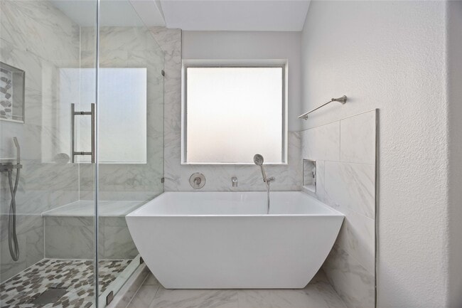 Building Photo - 15018 Summer Knoll Ln