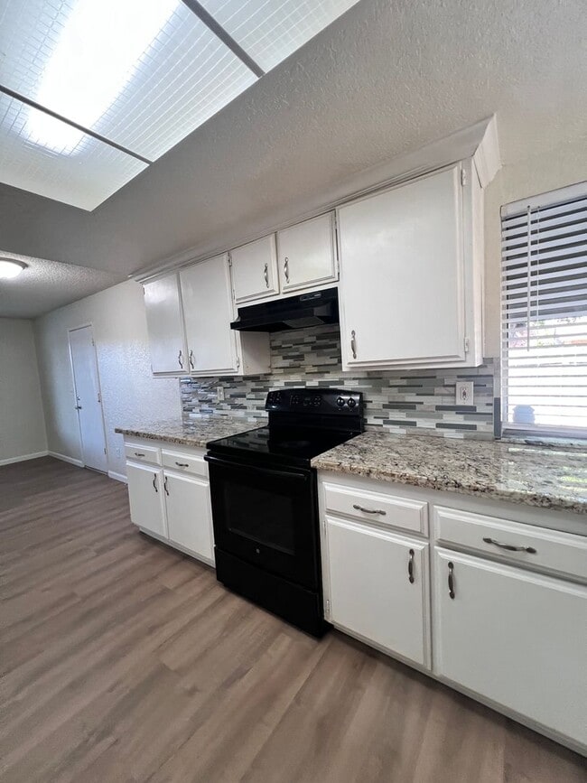 Building Photo - Pretty 3 bedroom 2 bath home in Modesto