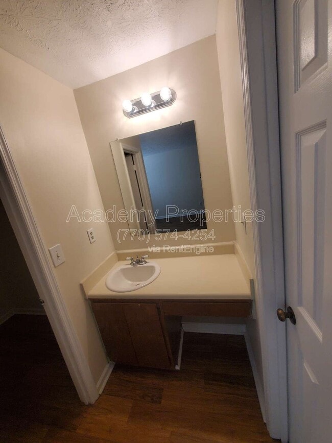 Building Photo - 200 Sheraton Ct